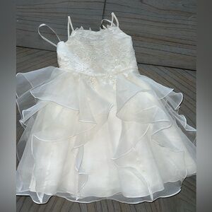 Flower girl dress, no stains or alterations